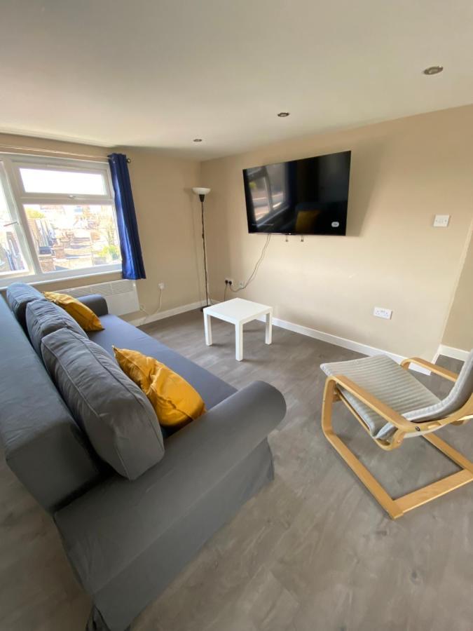 Stunning 1 Bedroom Flat In Wood Green Londra Exterior foto