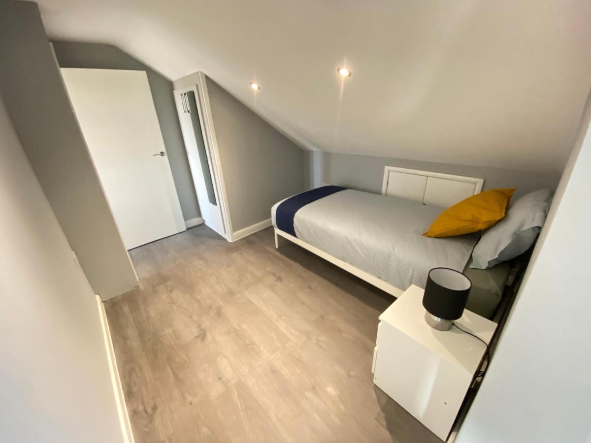 Stunning 1 Bedroom Flat In Wood Green Londra Exterior foto