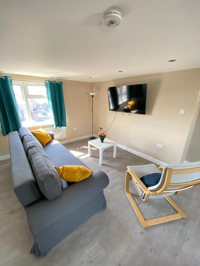 Stunning 1 Bedroom Flat In Wood Green Londra Exterior foto