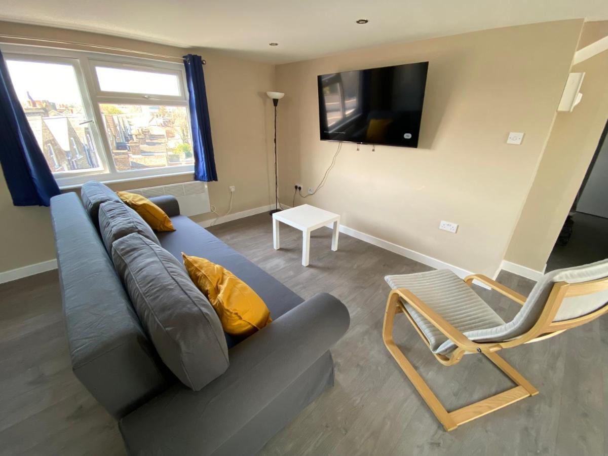 Stunning 1 Bedroom Flat In Wood Green Londra Exterior foto