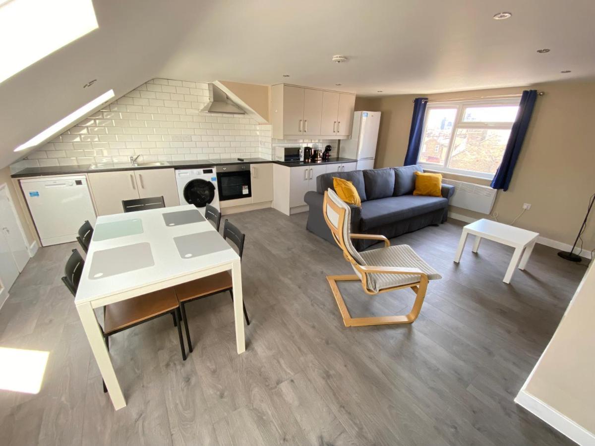 Stunning 1 Bedroom Flat In Wood Green Londra Exterior foto